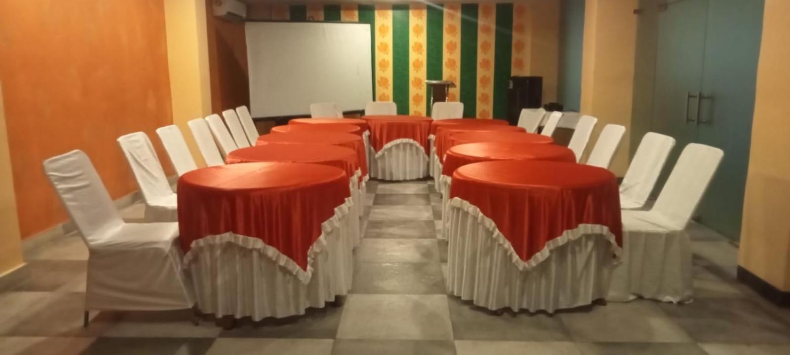 Hotel Grand Surya Kodarma Exteriér fotografie